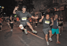 Супермени, феї та інші герої на Подолі. Київ очікує на Uklon Night Run 2021