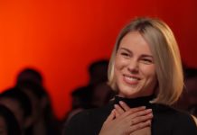 Юлія Левченко взяла участь в гумористичному шоу, де до неї залицялося шість кавалерів