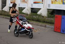 Киянка пробігла марафон з візочком і встановила рекорд України